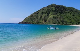 Kecantikan Pantai Mawun yang Menggoda Para Turis