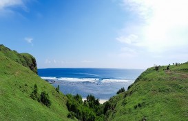 Pesona Pantai Tanjung Aan dari Bukit Merese, Keren!