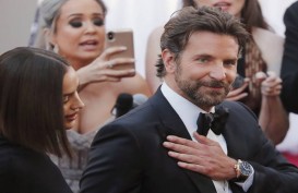 Irina Shayk Santai Lihat Bradley Cooper-Lady Gaga Mesra