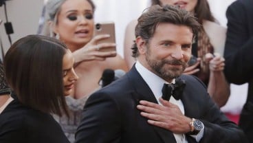 Irina Shayk Santai Lihat Bradley Cooper-Lady Gaga Mesra