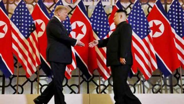 Jabat Tangan dan Lempar Senyum, Trump - Kim Jong-un Awali KTT Vietnam