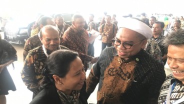 Temui Direksi 154 BUMN di JCC, Menteri Rini Disambut Ngabalin