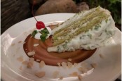 Cendol Cake, Dessert Unik dengan Dasar Olahan Green Tea Plus Santan