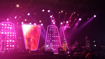 Raveena Tampil Bertabur Bunga di Panggung Special Show Jakarta Jazz Festival 2019 