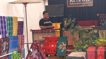 Transformasi Gaya Hidup Hingga Dukung Ekonomi Lewat Sarung