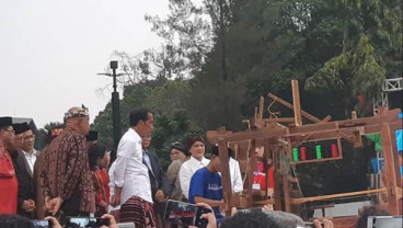 Kunjungi Sarung Fest, Jokowi Singgung Soal Hari Pakai Sarung Nasional 
