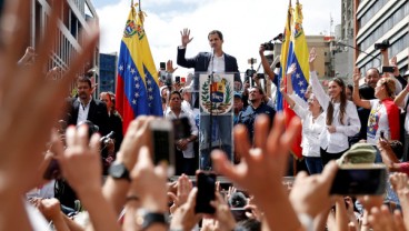 Berisiko Ditangkap, Guaido Tiba Kembali di Venezuela 