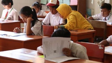 Disdik Riau Janji Bayar Gaji Guru Honor Bulan Ini