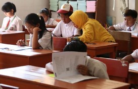 Disdik Riau Janji Bayar Gaji Guru Honor Bulan Ini