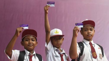 Presiden Jokowi Larang Siswa Pakai Dana KIP Untuk Beli HP