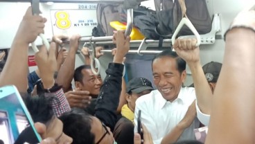 Jokowi Pulang Ke Bogor Naik KRL, Begini Kondisi Presiden Bersama Penumpang Lainnya