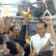Jokowi Pulang Ke Bogor Naik KRL, Begini Kondisi Presiden Bersama Penumpang Lainnya