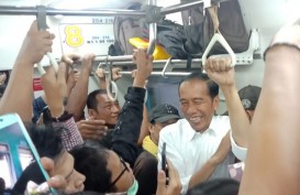 Jokowi Pulang Ke Bogor Naik KRL, Begini Kondisi Presiden Bersama Penumpang Lainnya