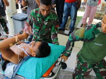 Jenazah Tiga Anggota TNI Korban Penembakan Dievakuasi