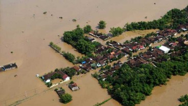 Banjir Jawa Timur: Khofifah Kerahkan Organisasi Perangkat Daerah