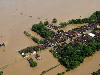 Banjir Jawa Timur: Khofifah Kerahkan Organisasi Perangkat Daerah