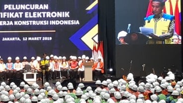 Jokowi Serahkan Sertifikat Kompetensi Kepada 16.000 Tenaga Kerja