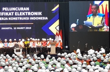 Jokowi Serahkan Sertifikat Kompetensi Kepada 16.000 Tenaga Kerja