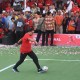 Resmikan Pembangunan Jakarta International Stadium, Anies Main Bola