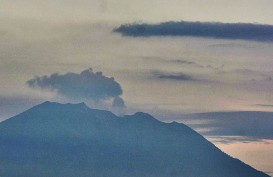 Gunung Agung Erupsi, Kolom Abu 1.000 Meter Arah Barat