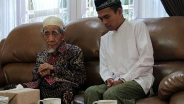 Mbah Moen Kecewa Rommy jadi Tersangka Kasus Suap