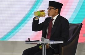 Sandi Bawa Tablet dan Tumbler Saat Debat Bukti Ramah Lingkungan