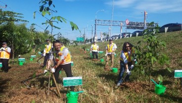 Tol Tangerang-Merak Kembali Ditanami Pohon 