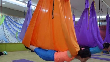 Mencoba Power Swing dengan Sensasi Berbeda di Kelas Aerial Hammock Grand Candi