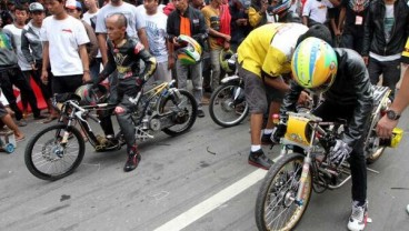 Drag Bike di Meikarta Cibatu Diikuti 300 Starter