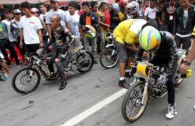 Drag Bike di Meikarta Cibatu Diikuti 300 Starter