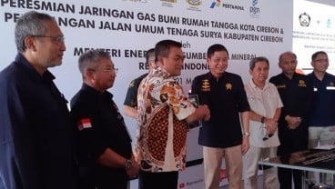 Lampu Jalan Tenaga Surya Terangi 28 Km Jalan di Cirebon