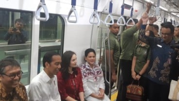 Chelsea Islan Naik MRT, Duduk Diapit Jokowi dan Iriana