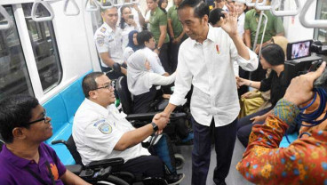 Dua Kali Naik MRT, Jokowi Soroti Beberapa Kekurangan