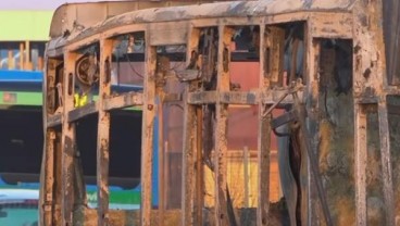 Foto-foto Bus Sekolah Berisi 51 Murid yang Dibajak dan Dibakar Sopirnya