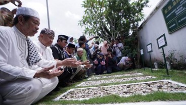 Sandi Berziarah ke Makam Pendiri Muhammadiyah dan HMI