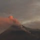 Gunung Merapi Dua Kali Luncurkan Lava Pijar Minggu Pagi