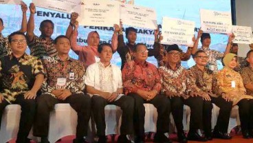 Salurkan KUR Perikanan di Demak, Darmin Berpesan Nelayan & Petambak Jangan Malu-malu Pinjam