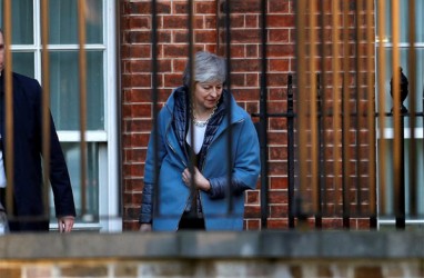 PM Theresa May Didesak Mundur, Dukungan Mengalir