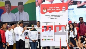 Jokowi Mampir di Sentra Kuliner Malang, Minum Kopi Seharga Rp4.000 