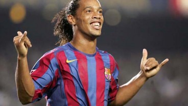 Ronaldinho Akan Ramaikan Alex Noedin Cup Setelah Pemilu