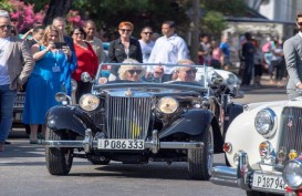 Pangeran Charles dan Camilla Kendarai Mobil Klasik Inggris di Kuba