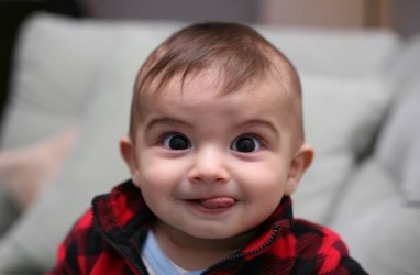 4 Kebiasaan Buruk Sejak Bayi Bikin Gigi Berlubang