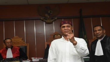 Hercules Marah Saat Akan Hadiri Sidang Putusan di PN Jakarta Barat