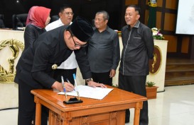 LKPJ Gubernur Jabar: Ada Rapat  Akbar Prabowo-Sandi, Pembentukan Pansus Ditunda