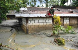 Keluarga 77 Korban Banjir Bandang Jayapura Dapat Santunan