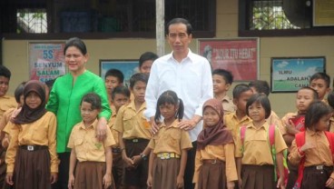 Iriana Jatuh di Atas Panggung, Ini Komentar Jokowi