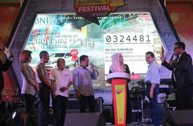 Duta Mall Banjarmasin Serahkan Mercedes Benz GLA kepada Pemenang Shopping Mall Festival