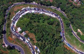 Kemenhub Terangi Jalan Tasikmalaya dengan Panel Surya