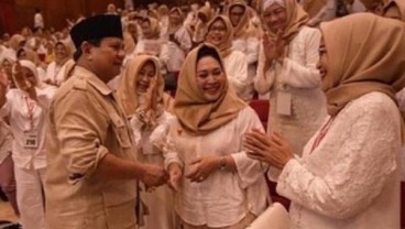 Kompak, Ini Momen Prabowo Subianto dan Titiek Soeharto Tos Tangan 2 Kali 