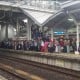 Penanganan Gangguan KRL Commuter Line Perlu Tambahan Waktu, Netizen Menyindir : Sepakbola Saja 2 x 45 Menit